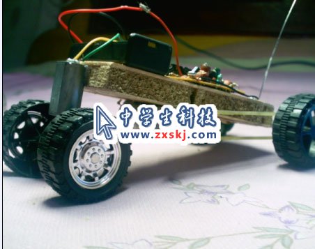 科技小制作-手工制作遥控汽车模型
