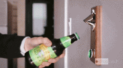 吸住啤酒盖的磁性开瓶器