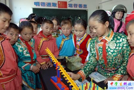 图文：科技馆活动进校园(2)